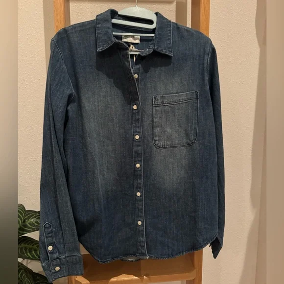 🆕 Universal Thread Dark Blue Denim Button Top or Lightweight shirt jacket - Picture 1 of 6